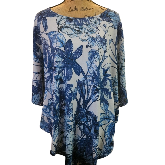 Roz & Ali Tops - Roz & Ali Blue Flowered Flowy Oversized Cape Sleeve Sz 1X